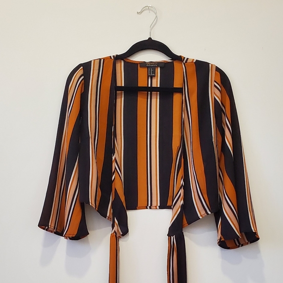 Wrap Crop Top - Picture 3 of 5